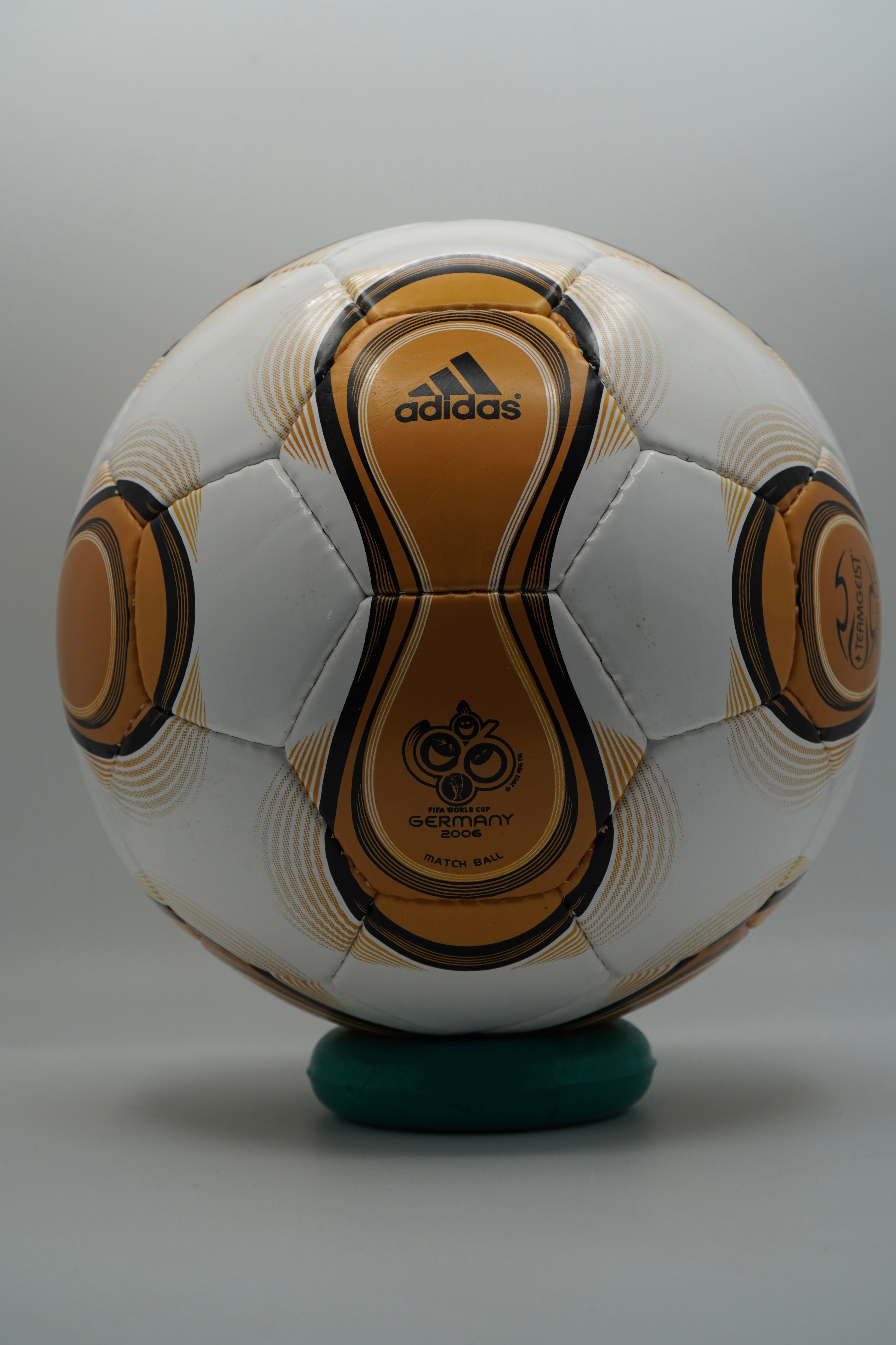 Adidas Teamgeist 2006 FIFA World Cup Replica – Gold Key